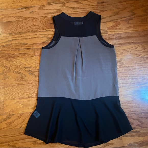 Freeway Small sleeveless color lock top - Picture 2 of 3